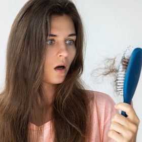 Плазмоліфтинг від випадіння волосся: плюси, мінуси та скільки сеансів потрібно