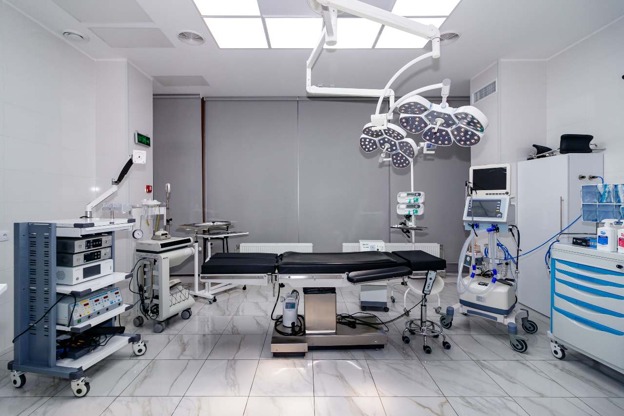 Переваги кругової підтяжки обличчя у клініці Аура