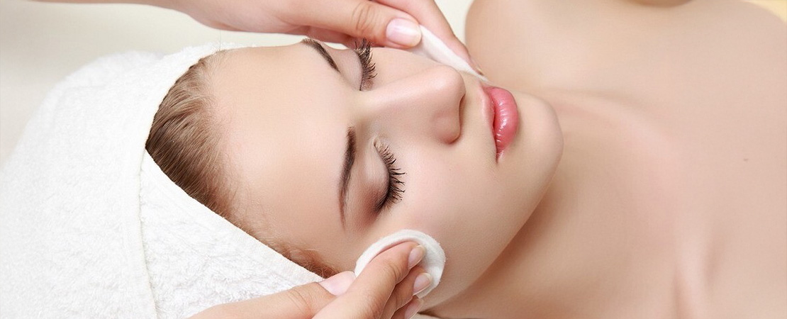 Атравматична глибока чистка шкіри обличчя